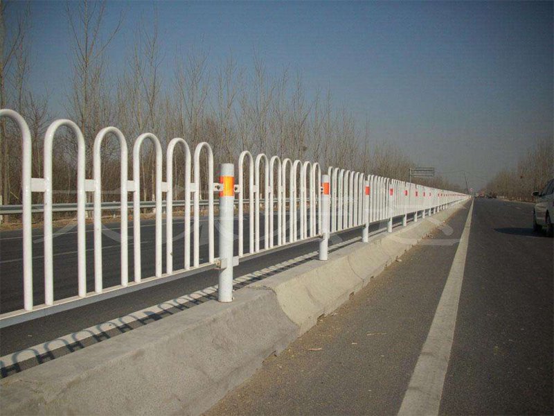 选购指南：了解道路护栏的种类与性能
